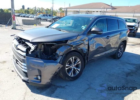 2018 Toyota Highlander Le Plus from USA, damaged, VIN 5TDBZRFH2JS497437